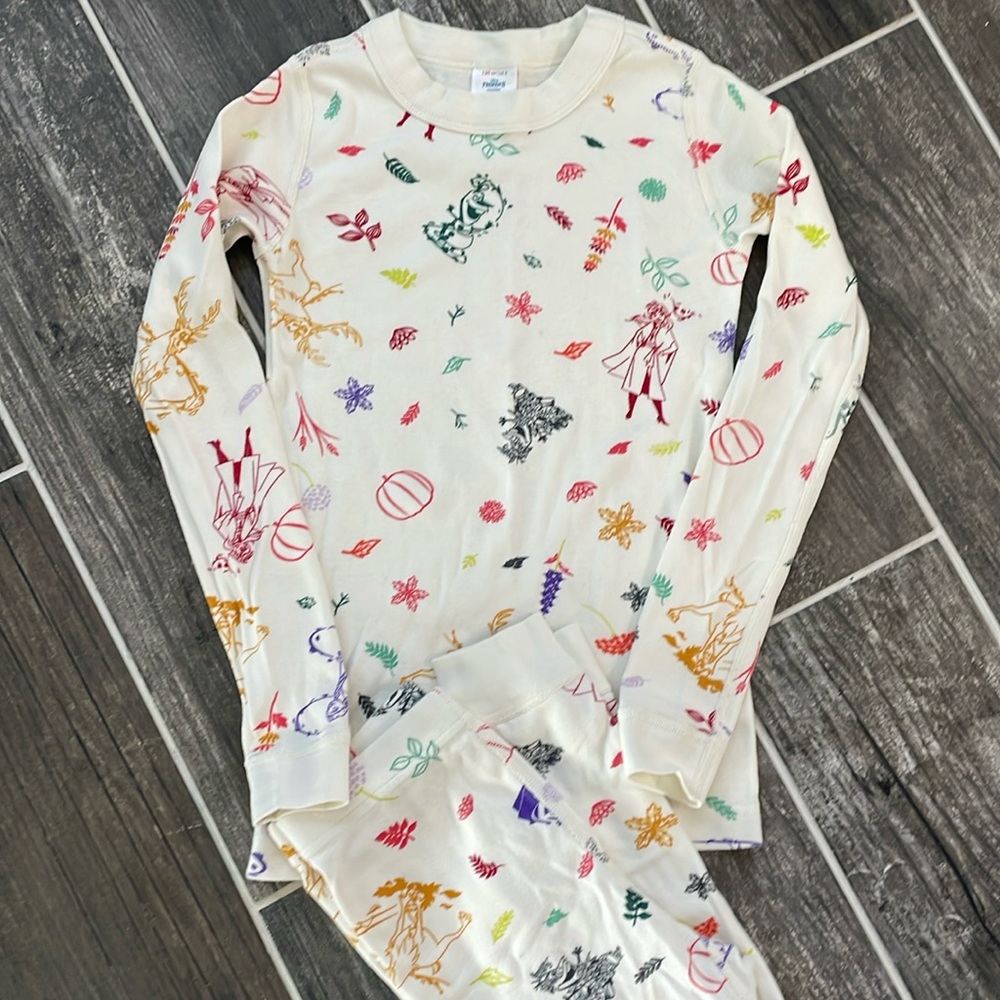 Hanna Andersson Frozen II long sleeve and pants pj set size 8